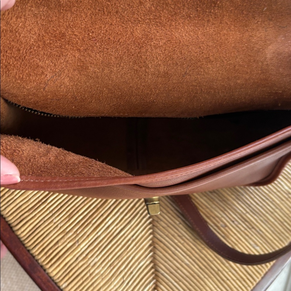 Vintage Coach Leatherware City Bag in British Tan - Picture 10 of 14